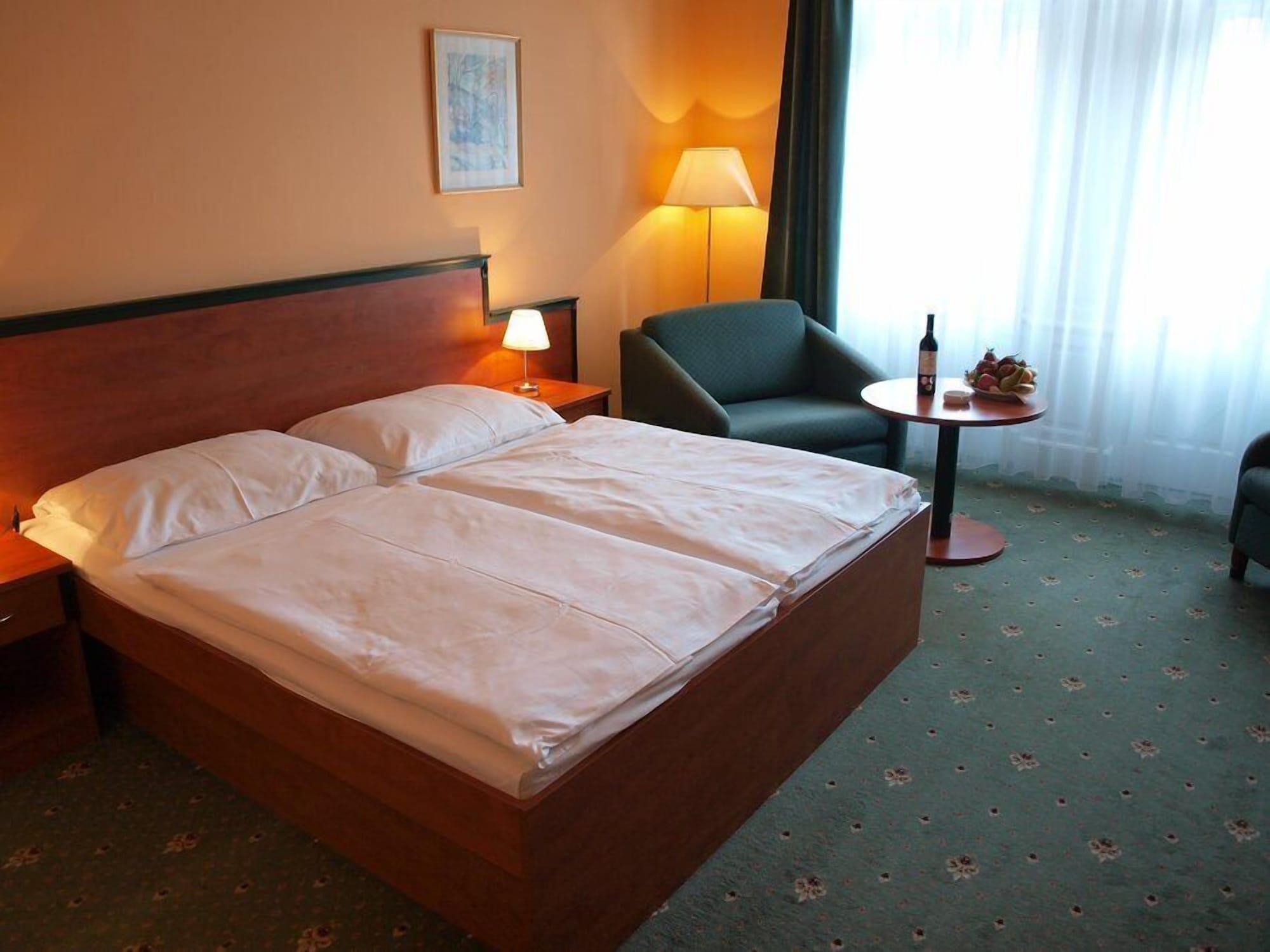 Ea Hotel Jessenius Karlsbad Exterior foto